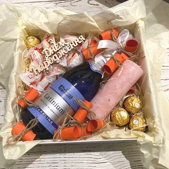 Подарунок дівчині романтичний з вином № 327