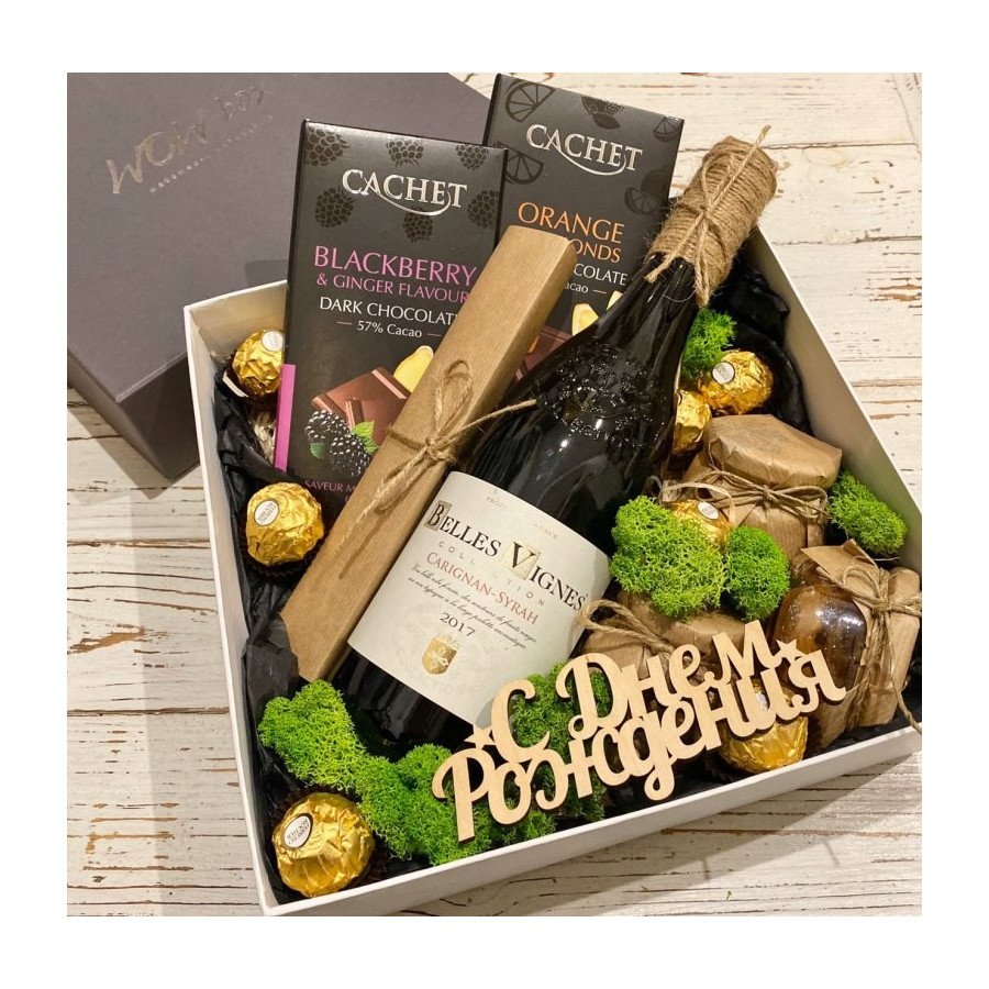 Подарунковий набір з вином, горіхами і шоколадом №303
