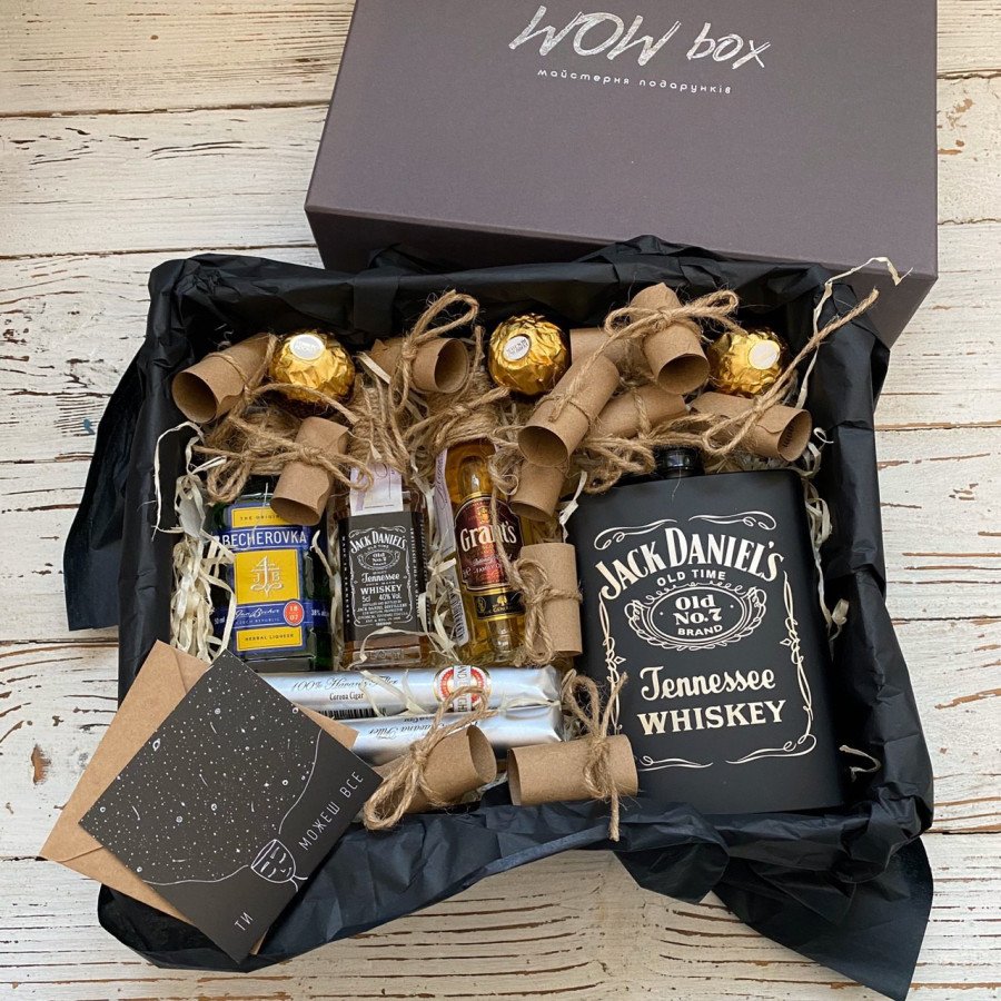 Подарунок для чоловіка з флягою і сигарами