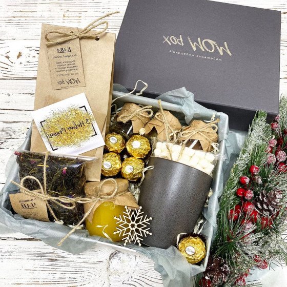 Новорічний подарунок з кавою та чаєм