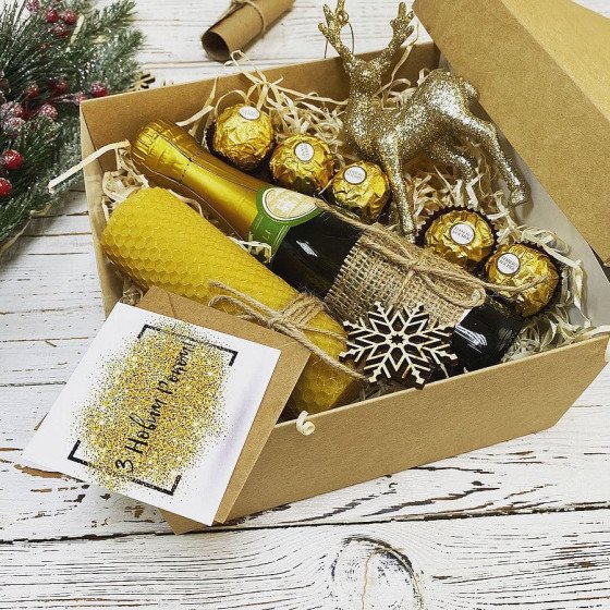 Подарунковий бокс новорічний з шампанським