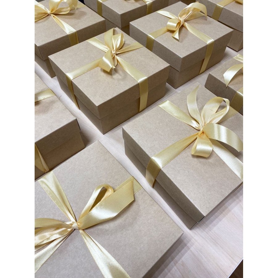 Подарунковий бокс новорічний з шампанським