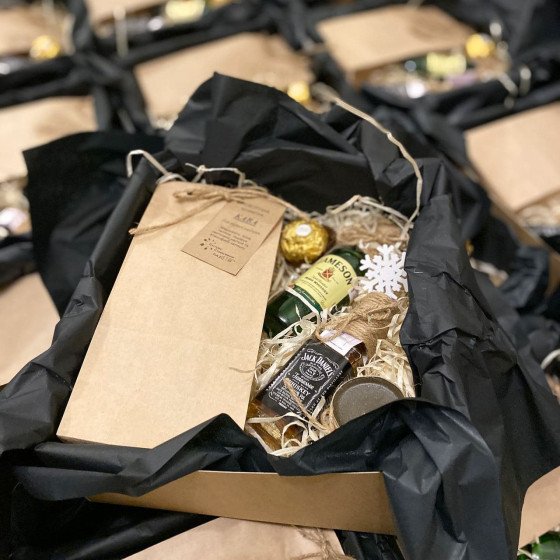 Подарунок колегам на новий рік з міні віскі