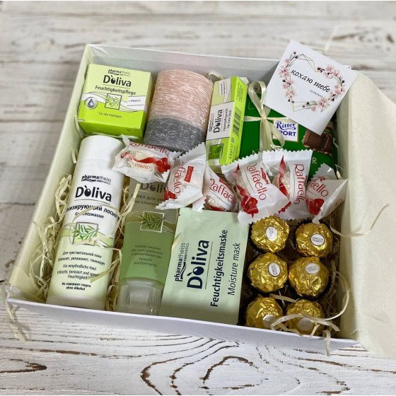 Жіночий набір косметики L в коробці