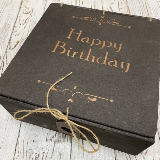 Шикарний подарунок батькам на річницю - "Багато солодощів і вино" в дерев'яній коробці купити, Київ