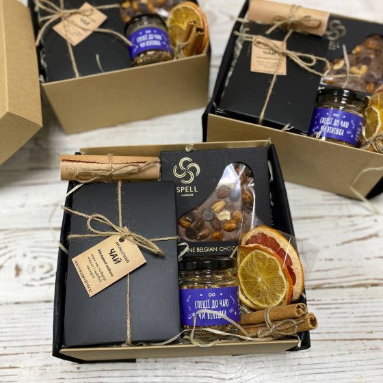 Незвичайний чайний подарунковий бокс для колег