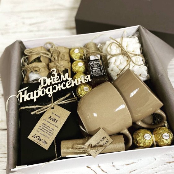 Кава з чашечками в подарунковому боксі