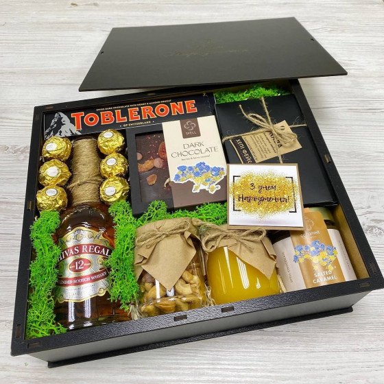 Великий бокс з міцним елітним напоєм №24540