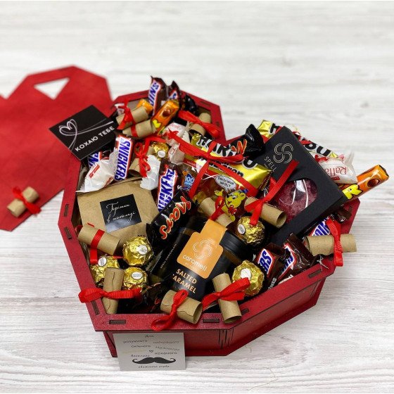 Подарунковий бокс коханій людині "Солодке серце"