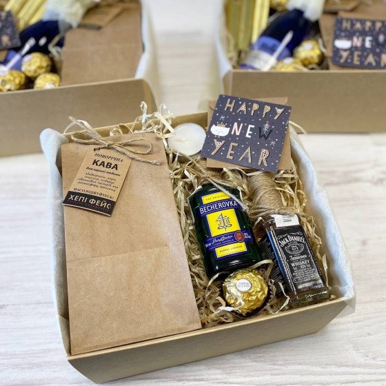 Подарунок колегам на новий рік з міні віскі