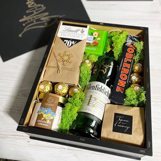 Новорічний бокс ДЛЯ НЬОГО з віскі і шоколадом №24950