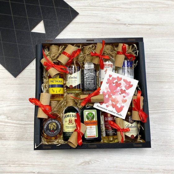 Бокс чоловіку з міні пляшечками алкоголю