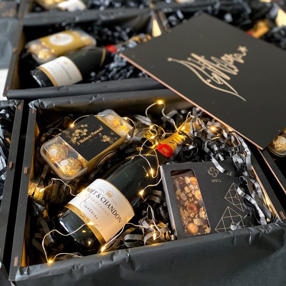 Новорічний бокс з шампанським Moët № 26030
