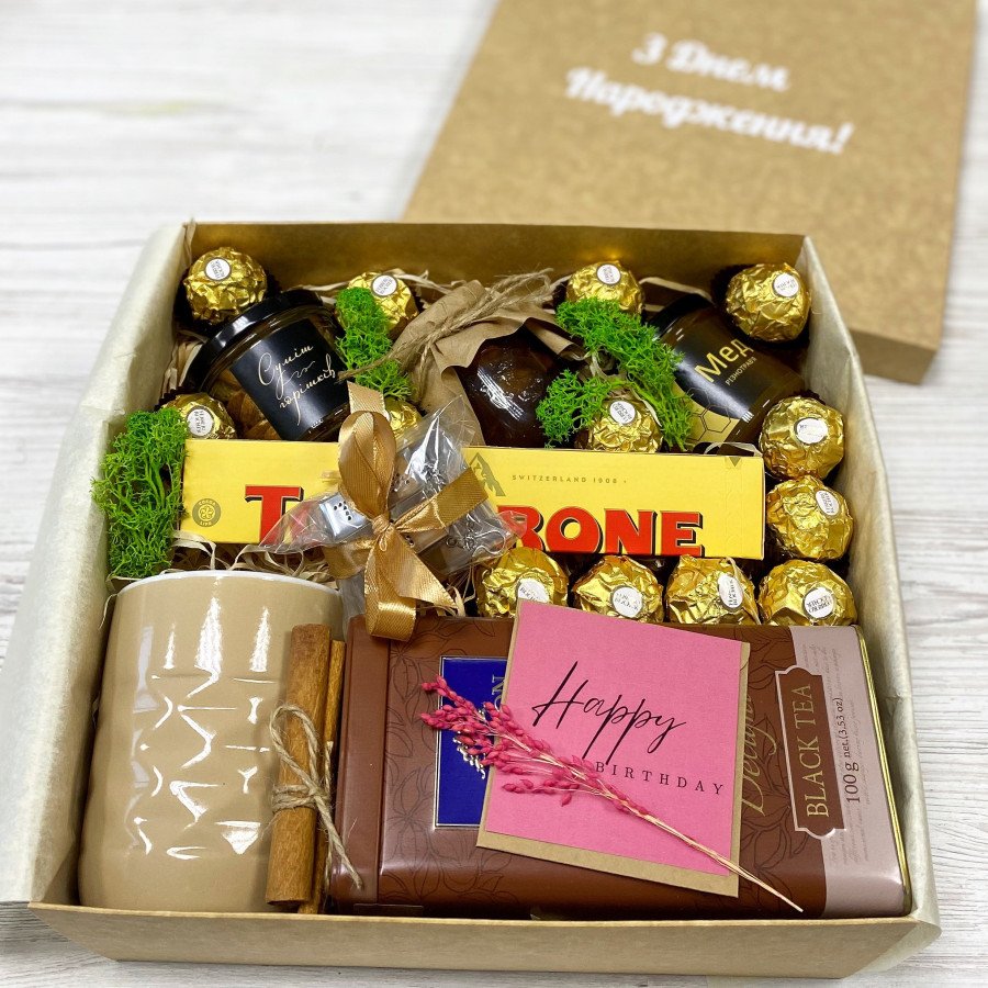 Чай з чашкою та смаколиками 24750