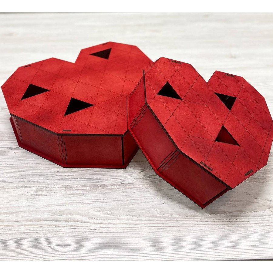 Набір солодощів і мініпляшечок в серці для чоловіка