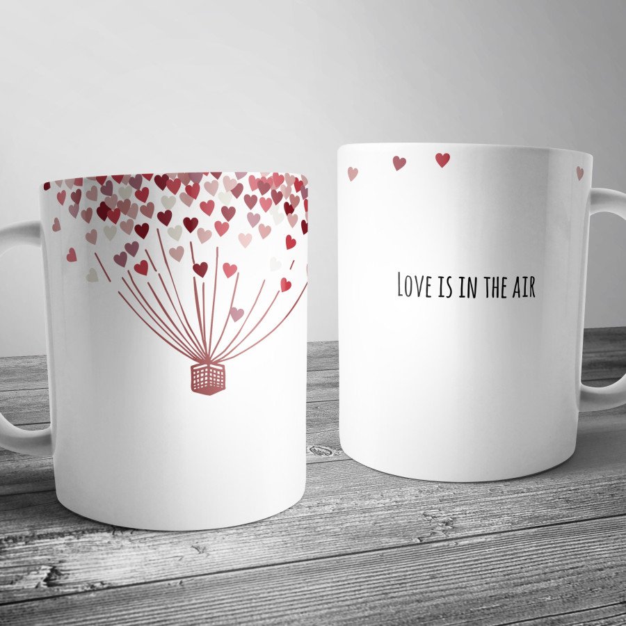 Чашка і принтом "Love is in the air"