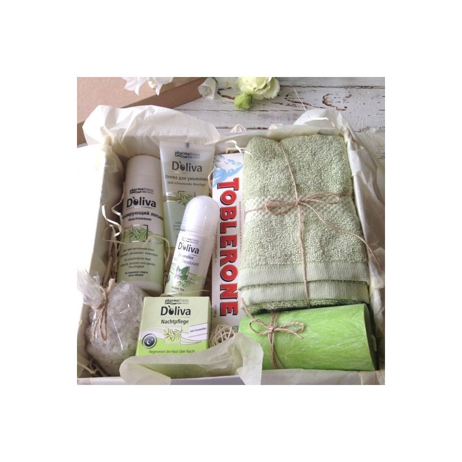 Набір косметики DOLIVA в подарунок дівчині