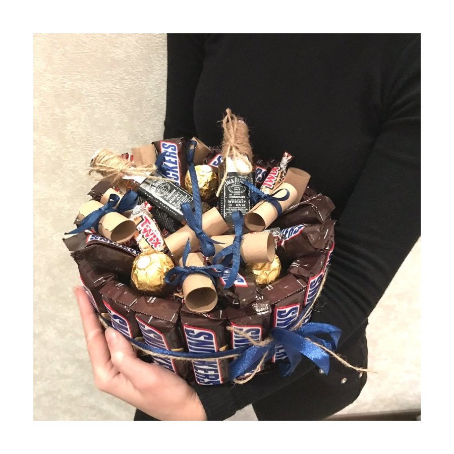 Торт з снікерсів з міні віскі для чоловіка Подарунки - 5